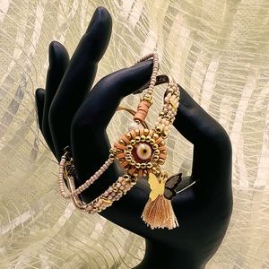 Beautiful Evil Eye bracelet! Handmade with seed beads!